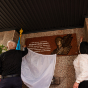 У Тернополі на фасаді школи №13 відкрили меморіальну дошку захиснику Андрію Юркевичу