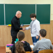 Міський голова Тернополя Сергій Надал вручив пам’ятний годинник сину загиблого військового