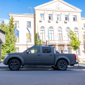 Сергій Надал передав автомобіль та FPV-дрони для бійців 105-ї окремої бригади територіальної оборони