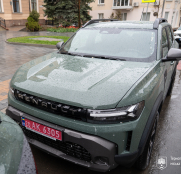 Сергій Надал передав для потреб військовослужбовців три позашляховики