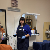 «Соціальна перукарня» в Тернополі отримала нове обладнання від міста-партнера Ізерлон